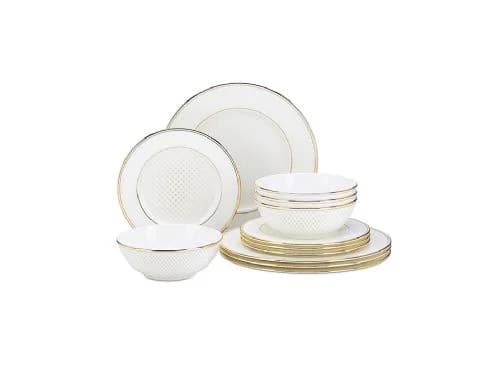 Aparelho de jantar com detalhes dourado